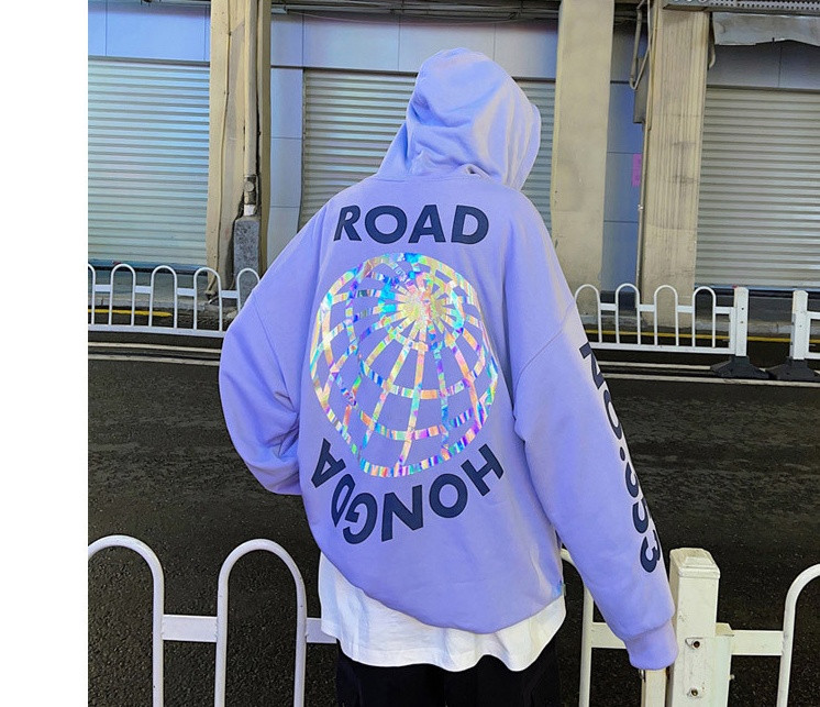 Vyriški modernūs megztiniai su plačiais modelio užrašais