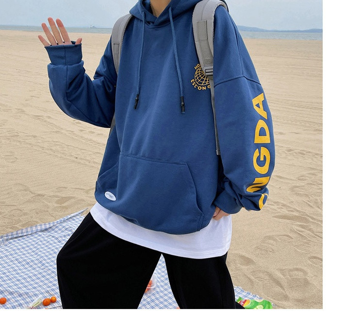 Vyriški modernūs megztiniai su plačiais modelio užrašais