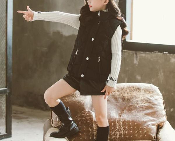 Ежедневен детски елек с висока яка за момичета в няколко цвята