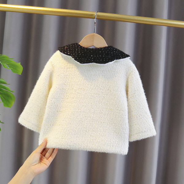 Модерно детско палто с копчета и обло деколте