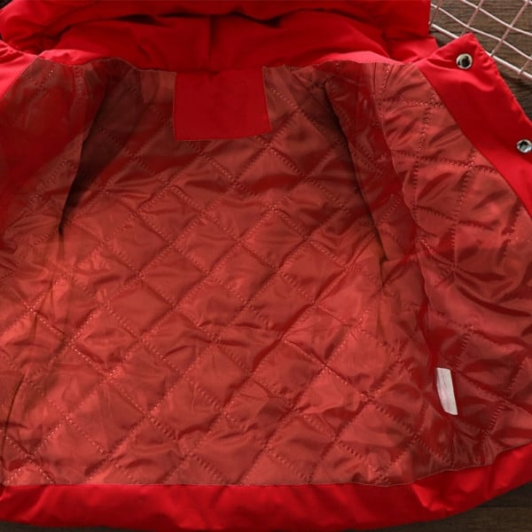 Детско яке с качулка в червен цвят подходящо за момичета