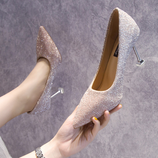 Ежедневни дамски обувки заострен модел с висок ток в два цвята