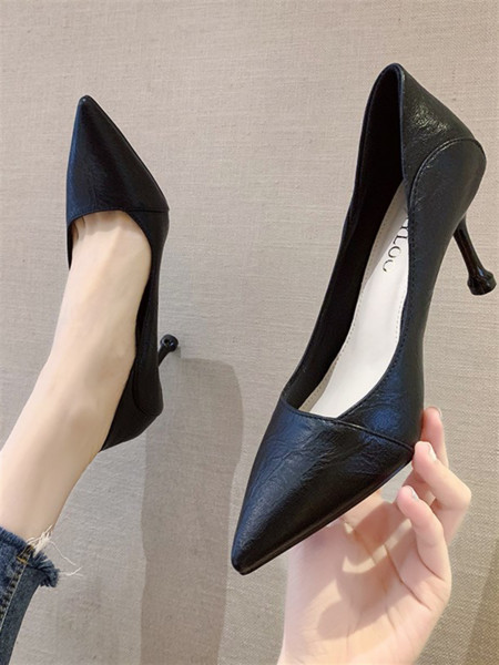 Novi model ženskih kožnih cipela na visoku petu