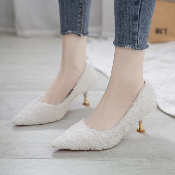 Ležerne ženske donje cipele na tanku visoku petu - model na špic