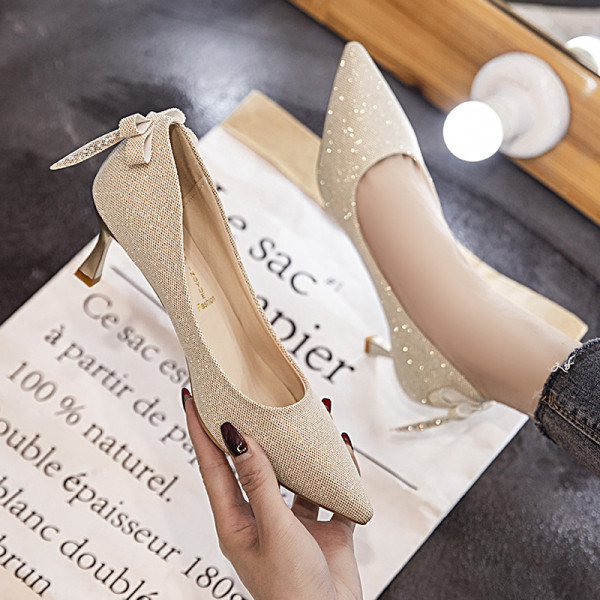 Ženske casual cipele sa sjajnim efektom i trakom