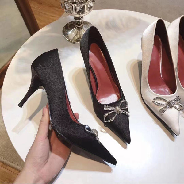 Elegantne satenske cipele s trakom i kamenčićima