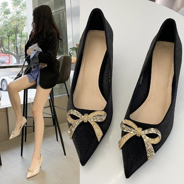 Novi model proljetnih cipela sa petom od 6,5 cm i metalnom trakom