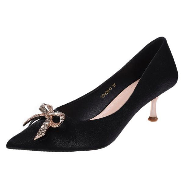 Novi model proljetnih cipela sa petom od 6,5 cm i metalnom trakom