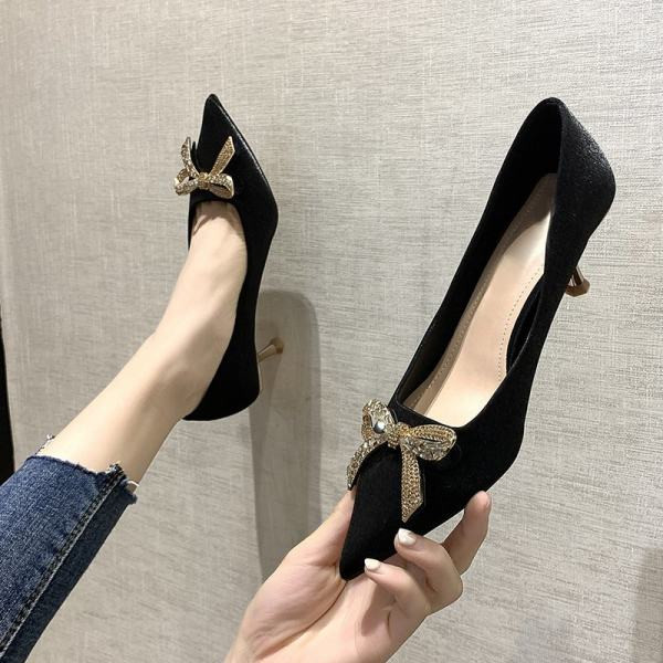 Novi model proljetnih cipela sa petom od 6,5 cm i metalnom trakom