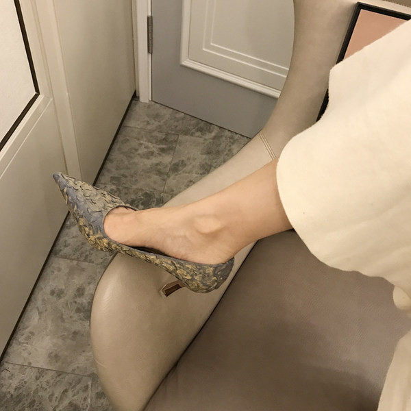 Moderne ženske cipele na visoku petu - model na špic