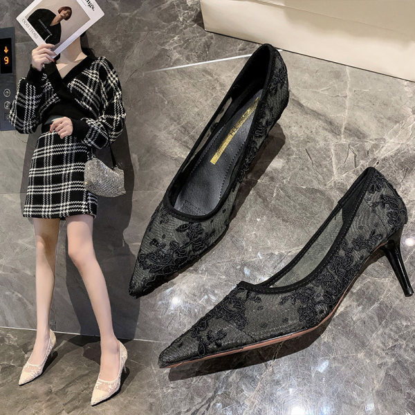 Ženske cipele na vezanje i tanku petu