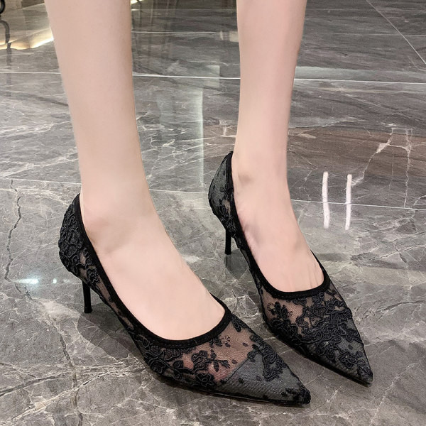 Ženske cipele na vezanje i tanku petu