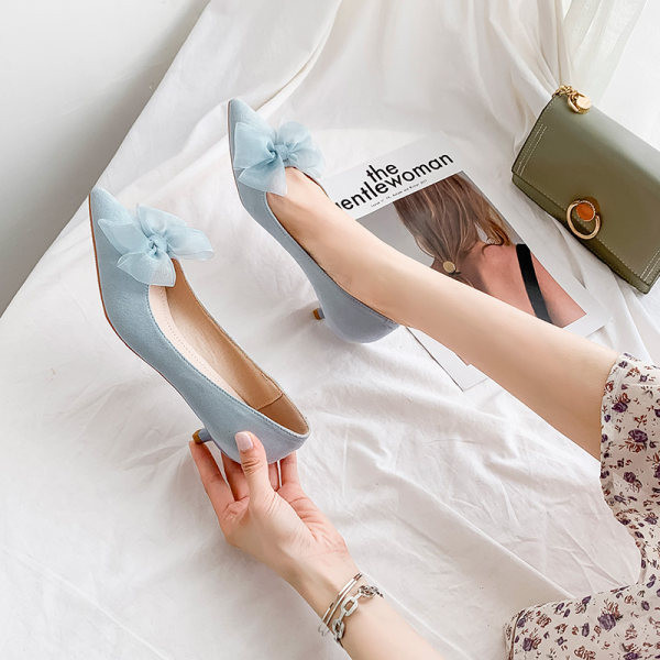 Ženske casual cipele s trakom i špicastim uzorkom u bež boji