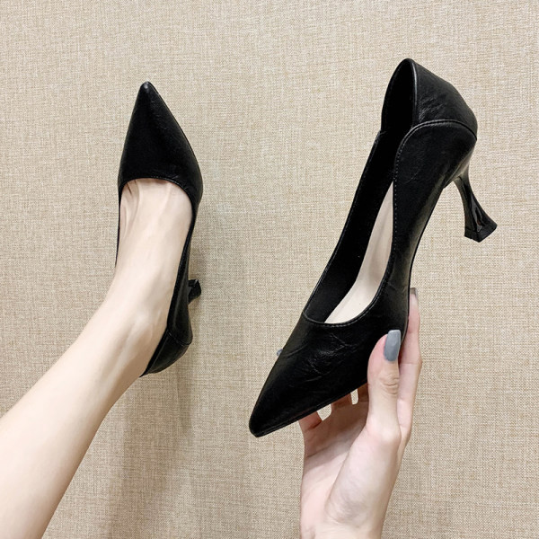 Moderne ženske cipele na špic - na visoku petu