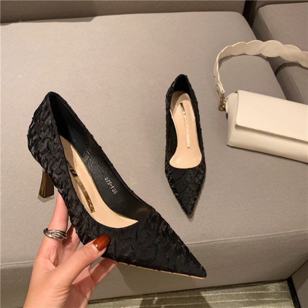 Novi model ženskih cipela na visoku petu u više boja