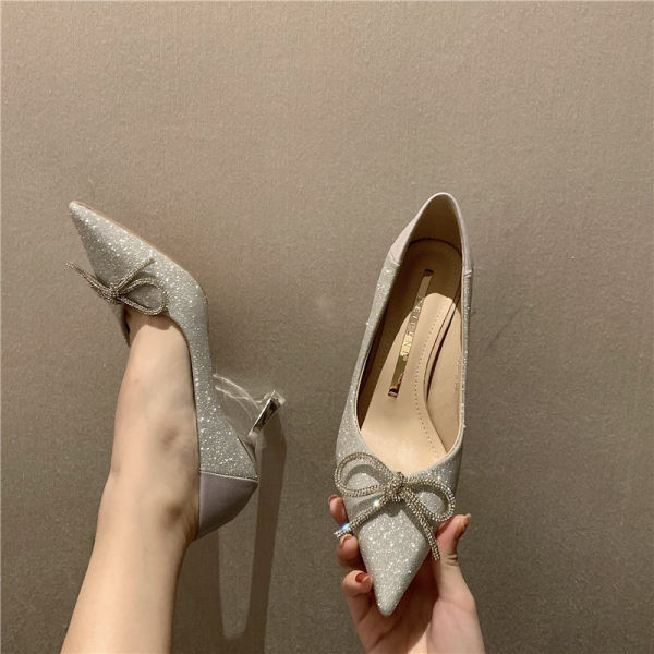 Elegantne ženske cipele na špic sa trakom - visoka peta 7 cm