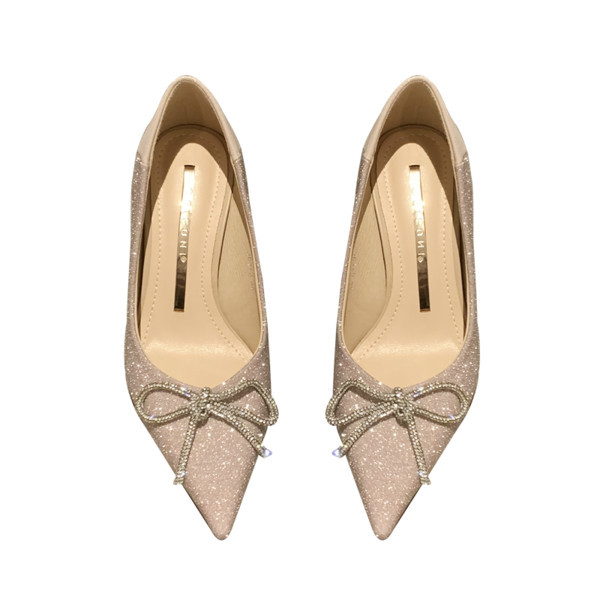 Elegantne ženske cipele na špic sa trakom - visoka peta 7 cm