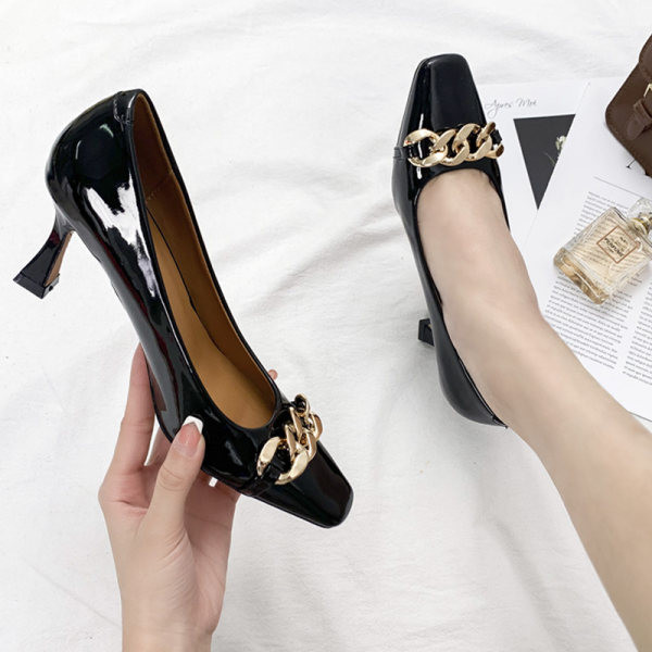 Ženske cipele sa metalnim ukrasima i petom u tri boje