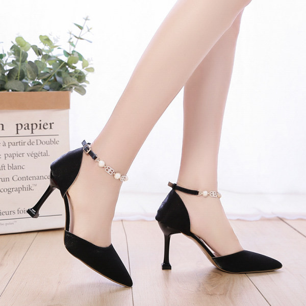 Aktualne ženske cipele na petu i perle