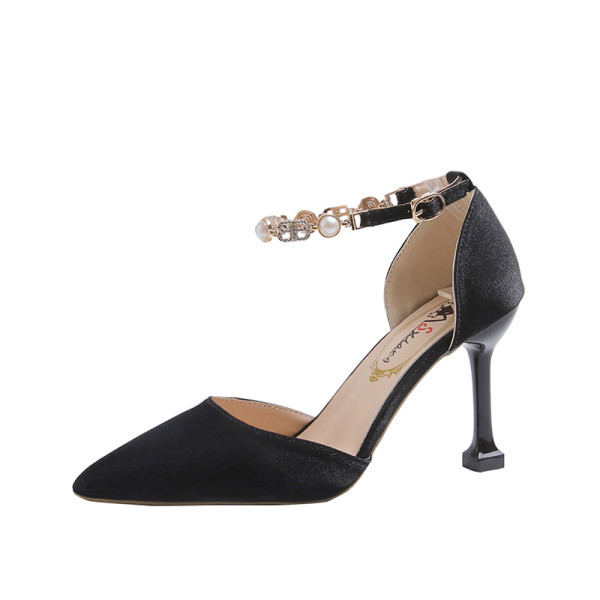 Aktualne ženske cipele na petu i perle