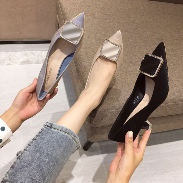 Špic model ženskih cipela na visoku petu u više boja