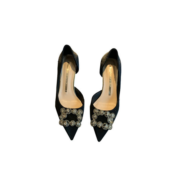 Moderni ženski model cipela sa špicastom petom