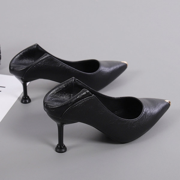 Izoštreni model cipela s metalnim vrhom i petom