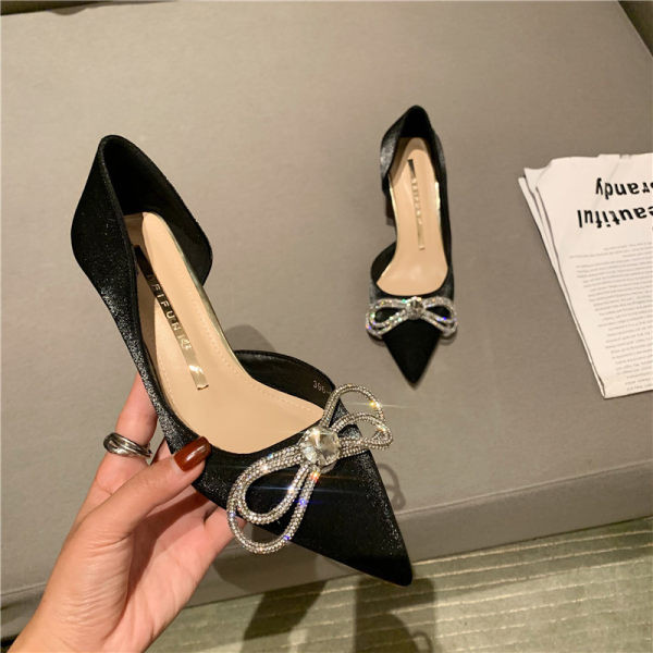 Moderne cipele na špic sa trakom - tri boje