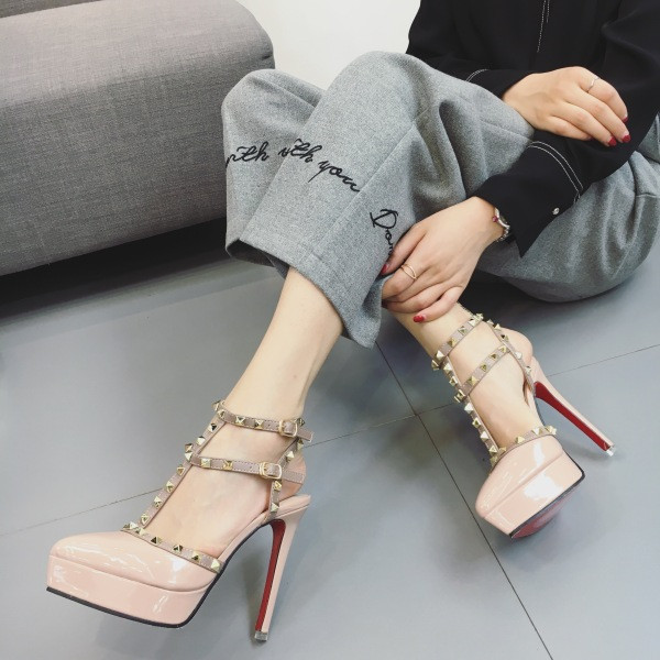 Moderne ženske cipele s ušicama i petom tankom 12 cm