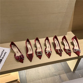 Moderne ženske cipele s trakom i visokom petom