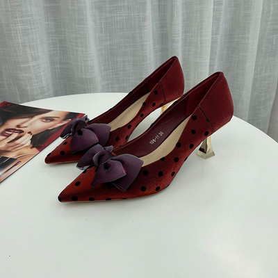 Moderne ženske cipele s trakom i visokom petom