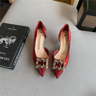 Moderne ženske cipele s trakom i visokom petom