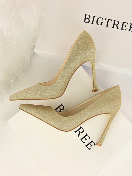 Elegantne ženske cipele na tanku petu sa sjajnim česticama