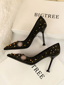 Elegantne ženske cipele s kamenčićima