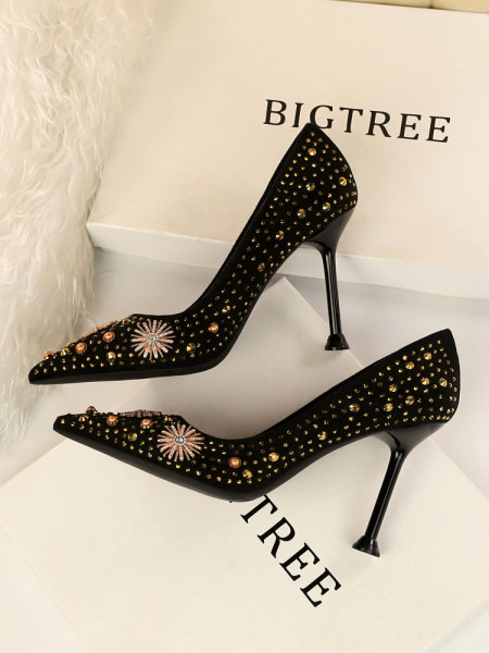 Elegantne ženske cipele s kamenčićima