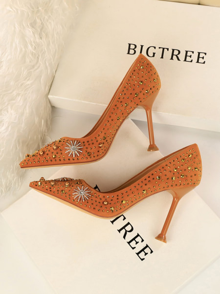 Elegantne ženske cipele s kamenčićima