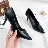 Ženske kožne cipele na tanku petu model u špicu u crnoj boji