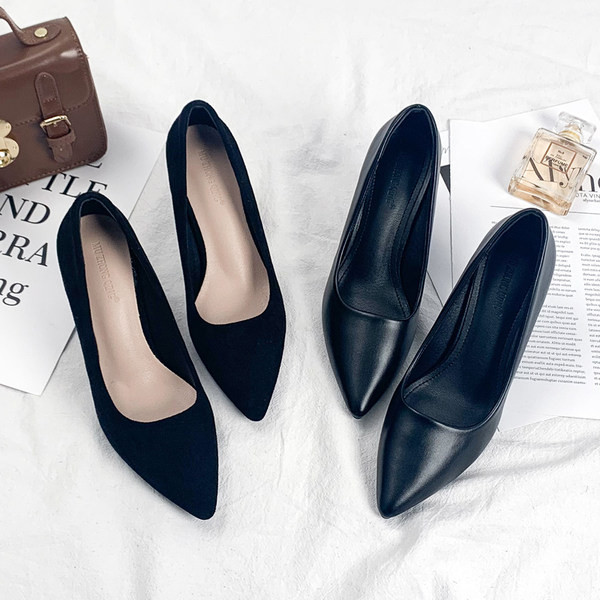 Ženske kožne cipele na tanku petu model u špicu u crnoj boji