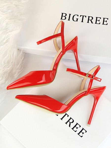 Elegantne lakirane sandale na visoku petu