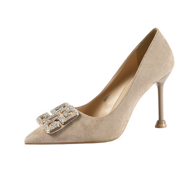 Moderne ženske cipele od eko brušene kože s metalnim elementom i petom od 9,5 cm