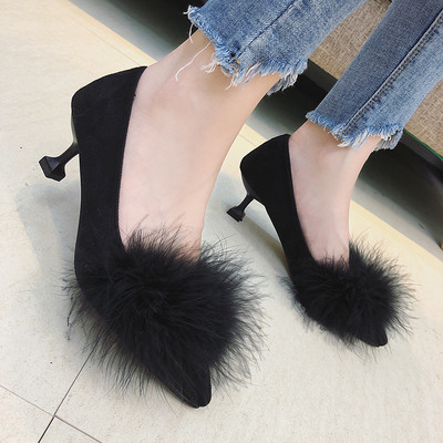 Elegantne ženske cipele na špic s perom