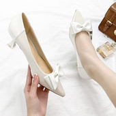 Ženske ležerne kožne cipele s trakom - model na špic