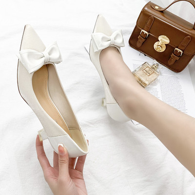 Ženske ležerne kožne cipele s trakom - model na špic