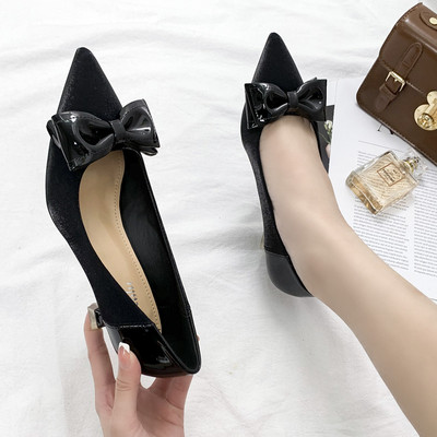 Ženske ležerne kožne cipele s trakom - model na špic