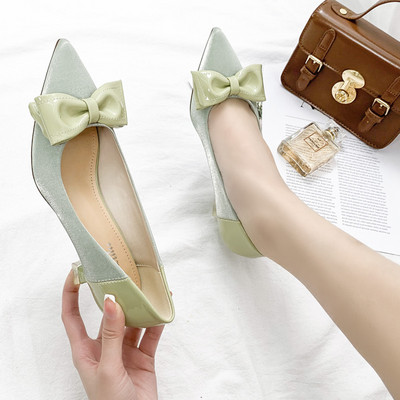 Ženske ležerne kožne cipele s trakom - model na špic