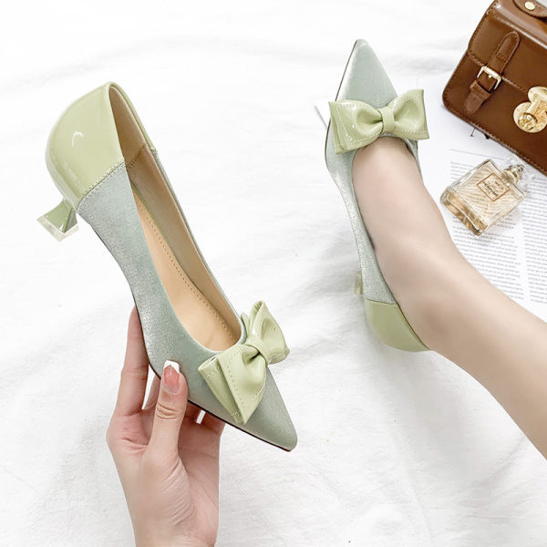 Ženske ležerne kožne cipele s trakom - model na špic