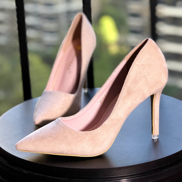Elegantne ženske cipele na špic na petu 9,5 cm