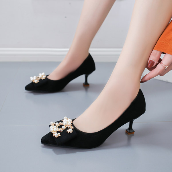 Elegantne ženske cipele s kopčom - dva modela