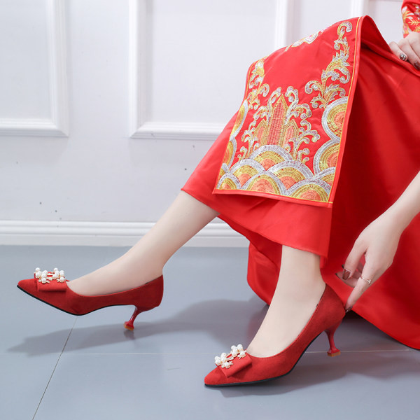 Elegantne ženske cipele s kopčom - dva modela