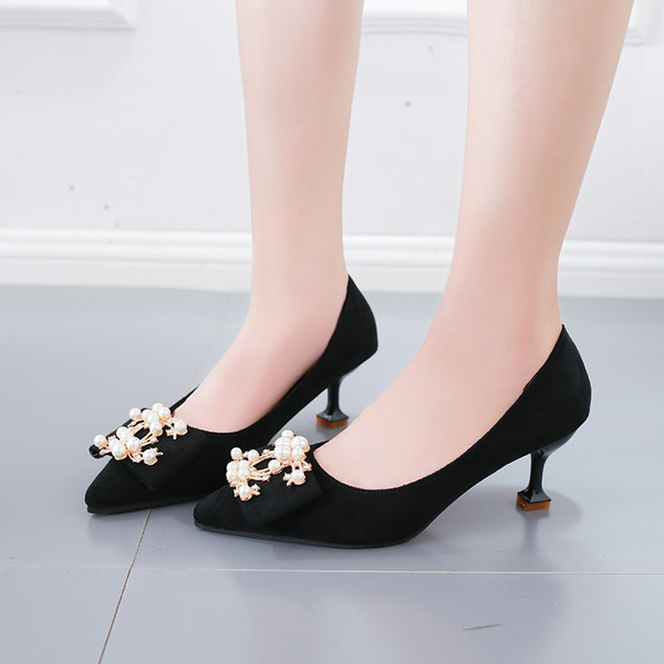 Elegantne ženske cipele s kopčom - dva modela